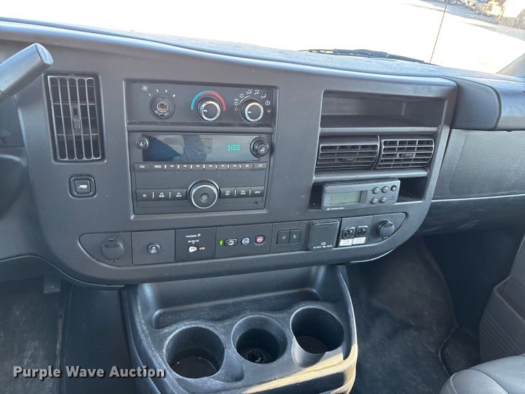 image for item DW7374 2019 GMC Savana box truck