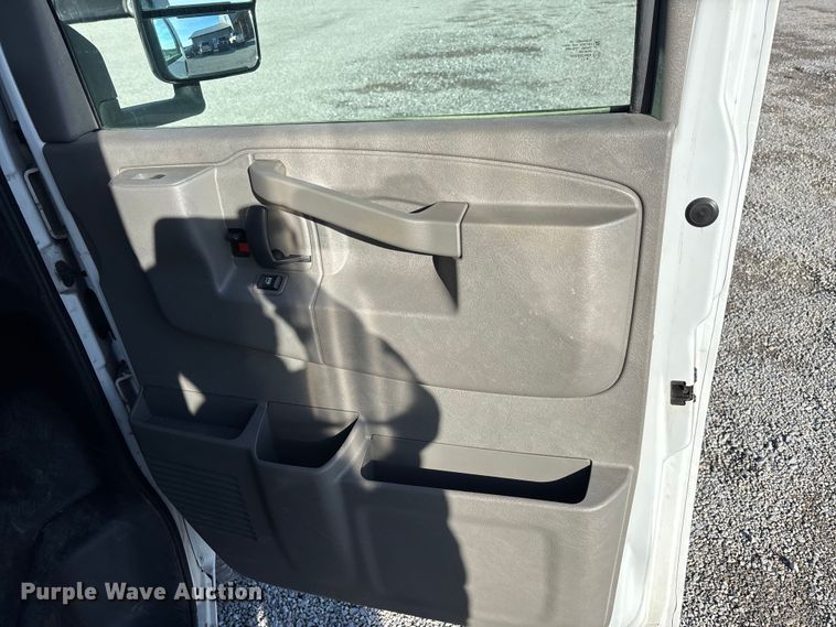 image for item DW7374 2019 GMC Savana box truck