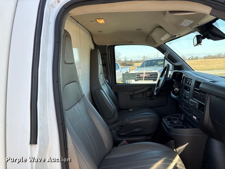 image for item DW7374 2019 GMC Savana box truck