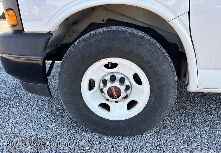 image for item DW7374 2019 GMC Savana box truck