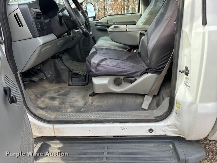 image for item DW7375 2007 Ford F250 Super Duty pickup truck