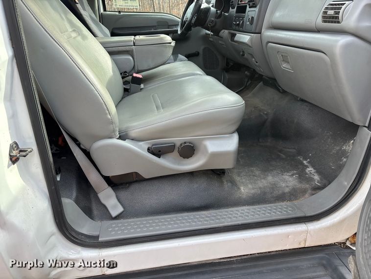 image for item DW7375 2007 Ford F250 Super Duty pickup truck