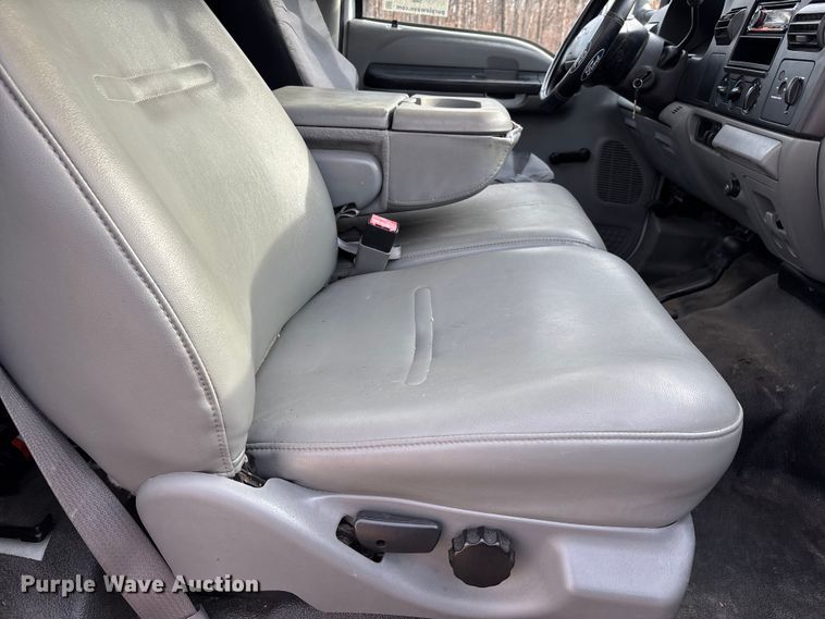 image for item DW7375 2007 Ford F250 Super Duty pickup truck