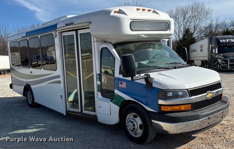 image for item DW7376 2014 Chevrolet Express shuttle bus