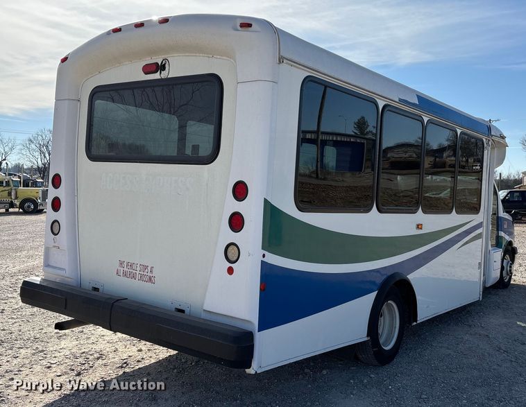 image for item DW7376 2014 Chevrolet Express shuttle bus