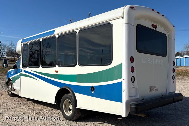 image for item DW7376 2014 Chevrolet Express shuttle bus