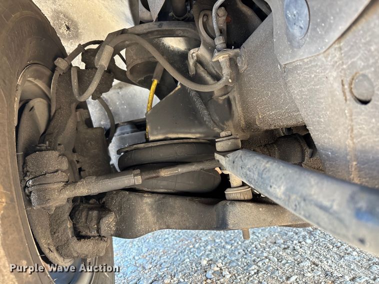 image for item DW7376 2014 Chevrolet Express shuttle bus