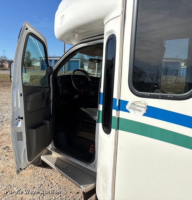 image for item DW7376 2014 Chevrolet Express shuttle bus