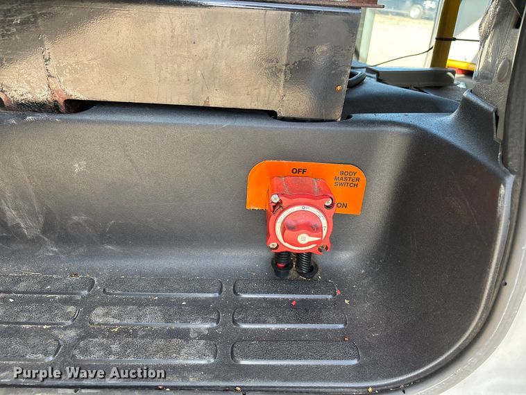 image for item DW7376 2014 Chevrolet Express shuttle bus