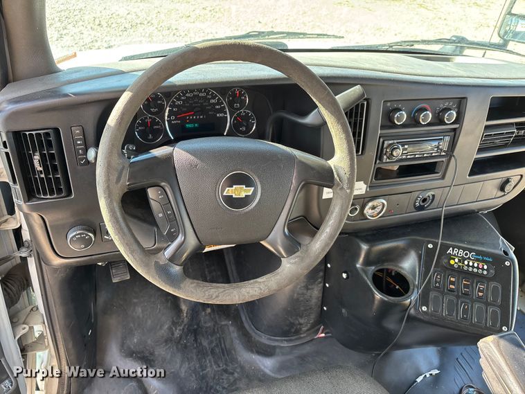 image for item DW7376 2014 Chevrolet Express shuttle bus