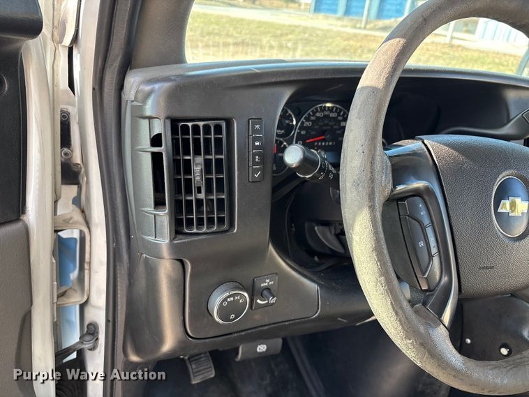 image for item DW7376 2014 Chevrolet Express shuttle bus