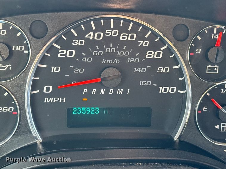 image for item DW7376 2014 Chevrolet Express shuttle bus