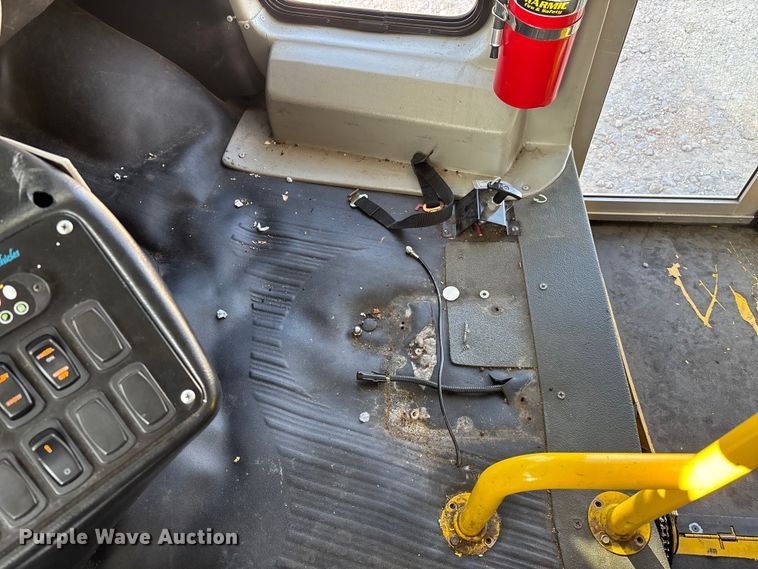 image for item DW7376 2014 Chevrolet Express shuttle bus