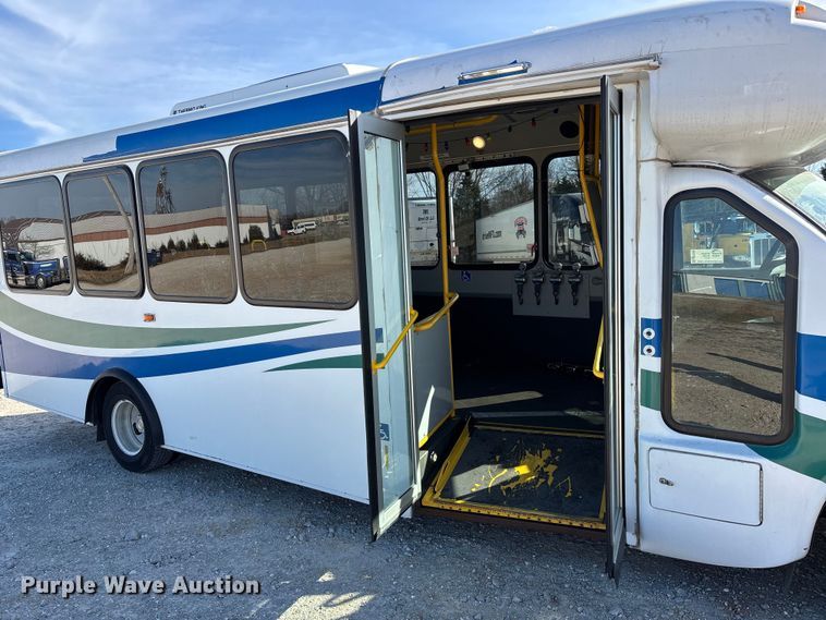 image for item DW7376 2014 Chevrolet Express shuttle bus