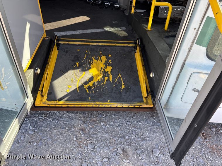 image for item DW7376 2014 Chevrolet Express shuttle bus