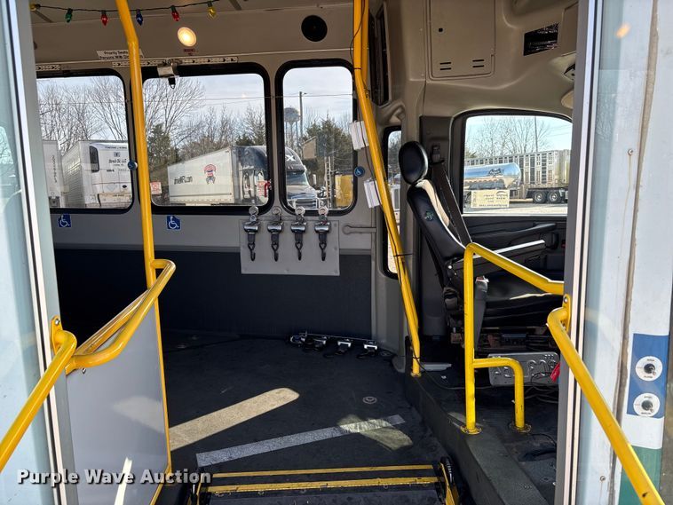 image for item DW7376 2014 Chevrolet Express shuttle bus