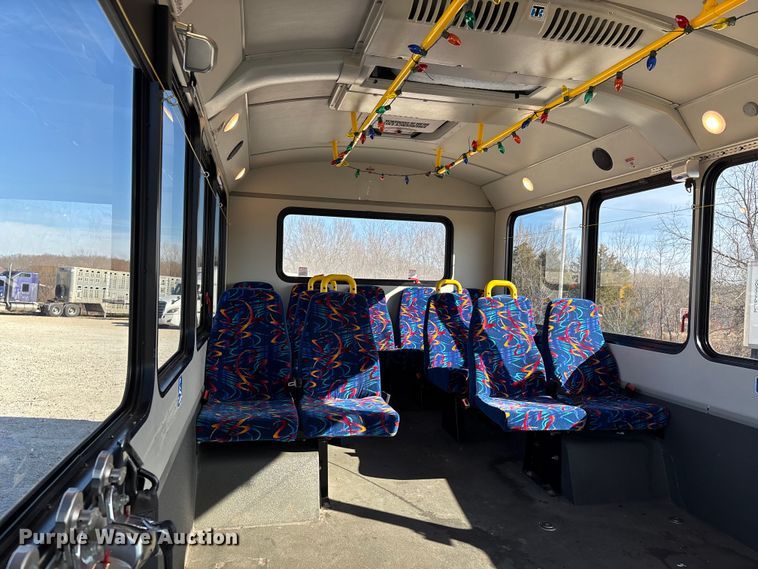 image for item DW7376 2014 Chevrolet Express shuttle bus