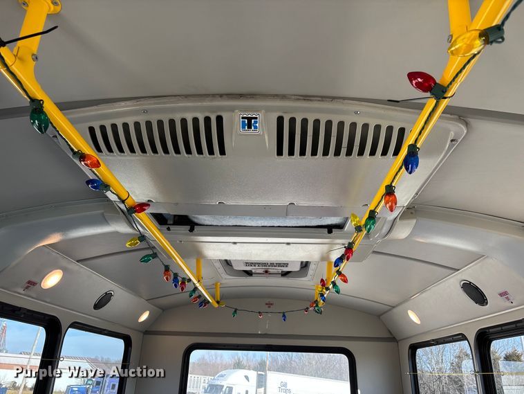 image for item DW7376 2014 Chevrolet Express shuttle bus