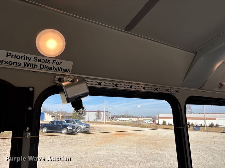 image for item DW7376 2014 Chevrolet Express shuttle bus