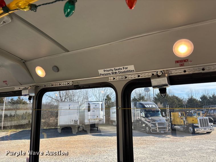 image for item DW7376 2014 Chevrolet Express shuttle bus