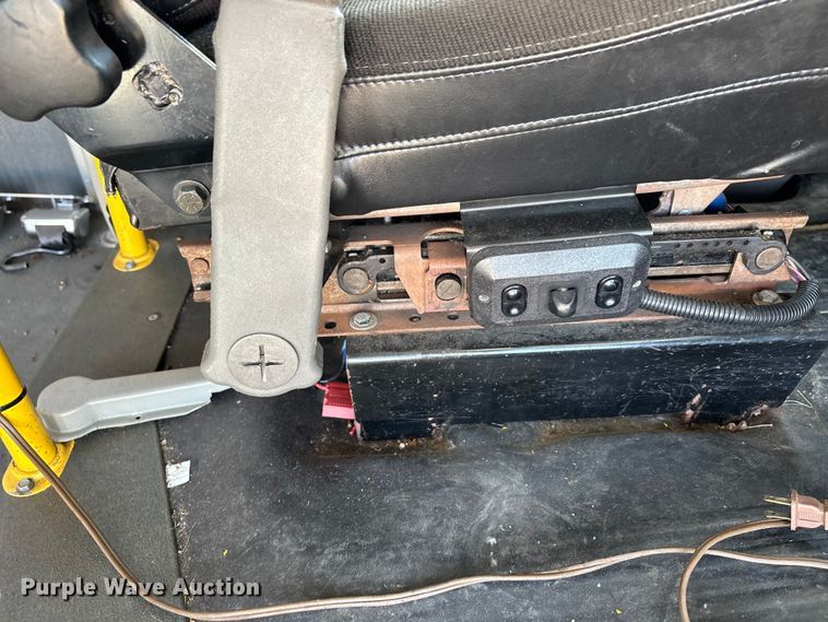 image for item DW7376 2014 Chevrolet Express shuttle bus