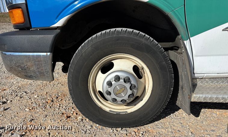 image for item DW7376 2014 Chevrolet Express shuttle bus