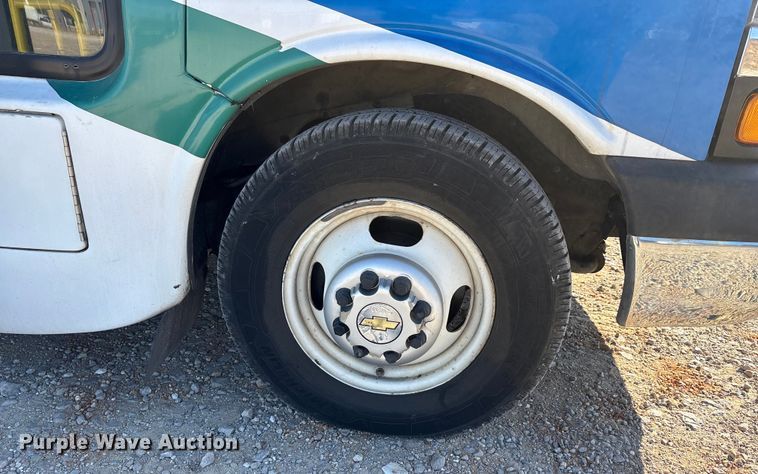 image for item DW7376 2014 Chevrolet Express shuttle bus