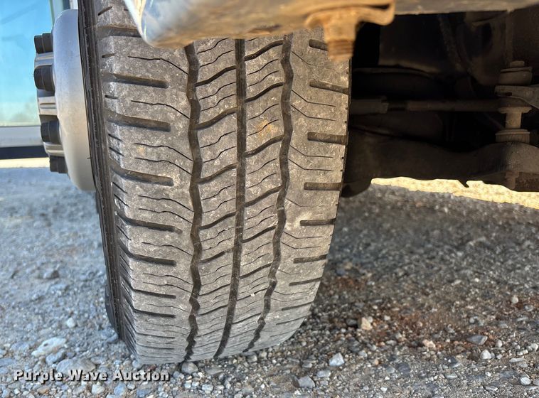 image for item DW7376 2014 Chevrolet Express shuttle bus