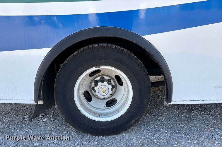 image for item DW7376 2014 Chevrolet Express shuttle bus