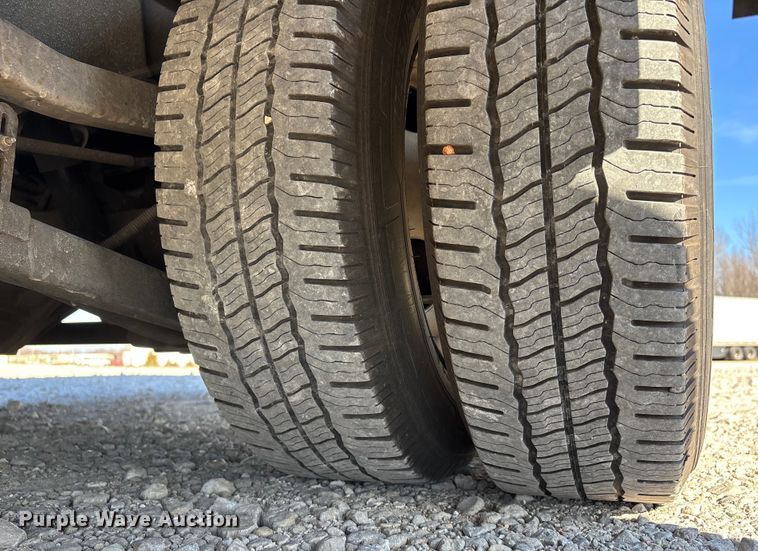 image for item DW7376 2014 Chevrolet Express shuttle bus