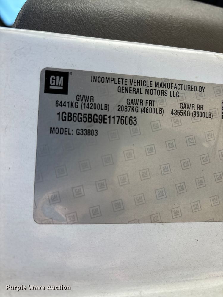 image for item DW7376 2014 Chevrolet Express shuttle bus