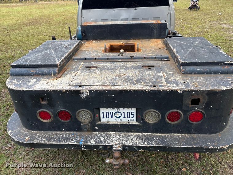 image for item EA7039 2008 Chevrolet Silverado 3500HD Crew Cab flatbed pickup truck