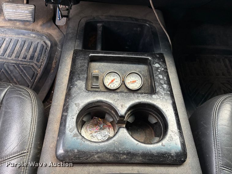 image for item EA7039 2008 Chevrolet Silverado 3500HD Crew Cab flatbed pickup truck