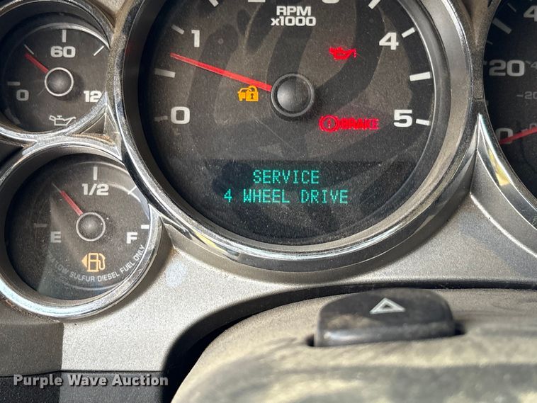 image for item EA7039 2008 Chevrolet Silverado 3500HD Crew Cab flatbed pickup truck