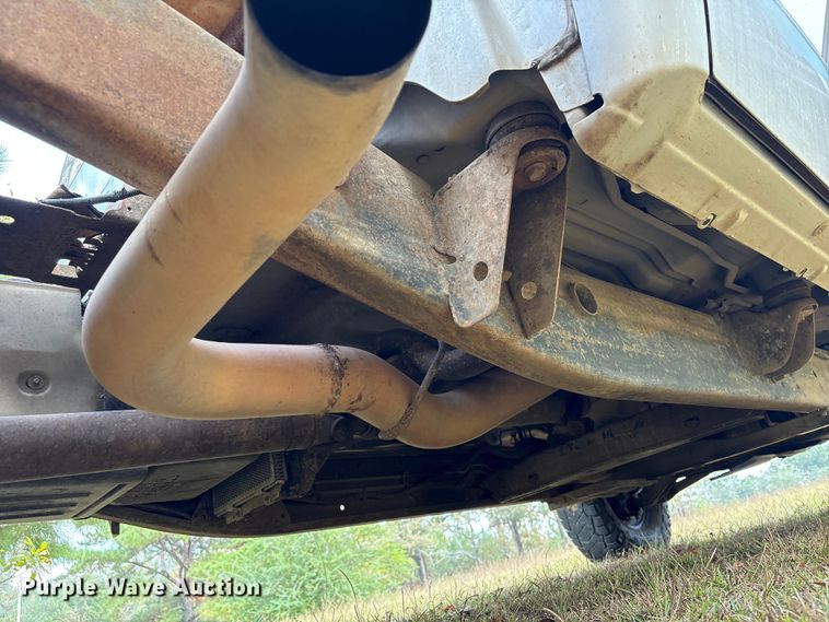 image for item EA7039 2008 Chevrolet Silverado 3500HD Crew Cab flatbed pickup truck