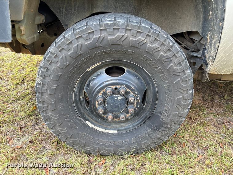 image for item EA7039 2008 Chevrolet Silverado 3500HD Crew Cab flatbed pickup truck