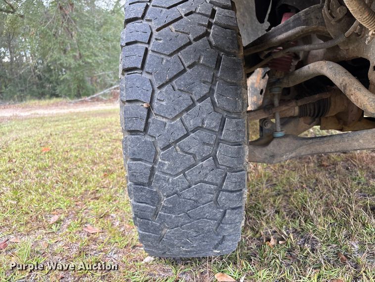 image for item EA7039 2008 Chevrolet Silverado 3500HD Crew Cab flatbed pickup truck