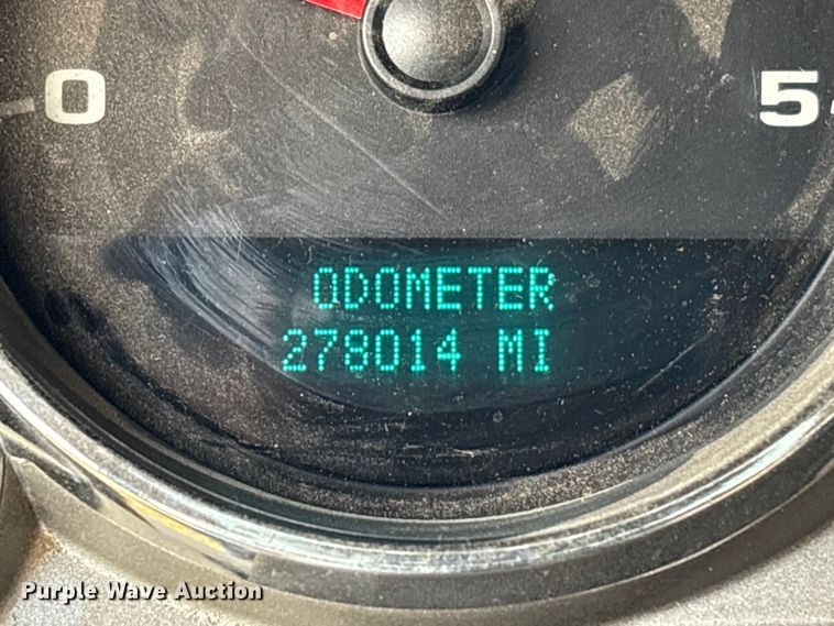 image for item EA7039 2008 Chevrolet Silverado 3500HD Crew Cab flatbed pickup truck