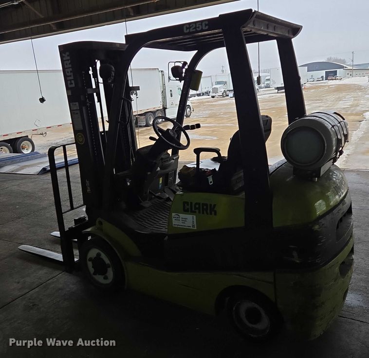 image for item EB1222 Clark C25C forklift