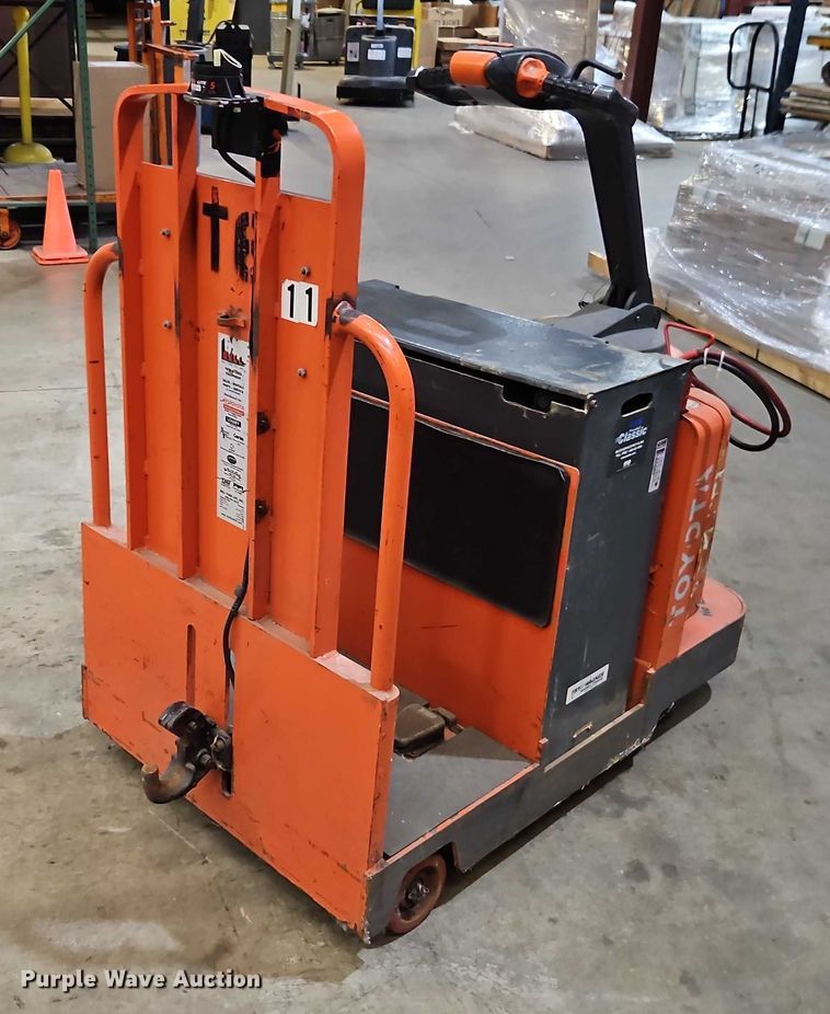 image for item EB8486 Toyota 7TB50 tow tractor