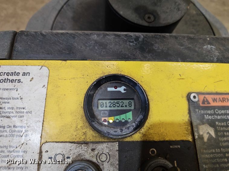 image for item EB8489 Hyster T5Z tow tractor