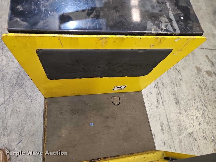 image for item EB8490 Hyster T5Z tow tractor