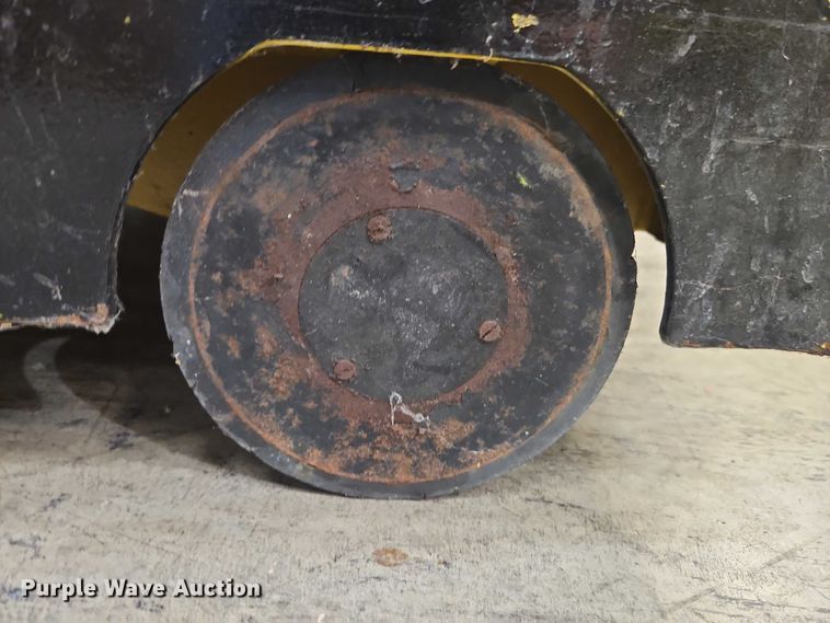 image for item EB8490 Hyster T5Z tow tractor