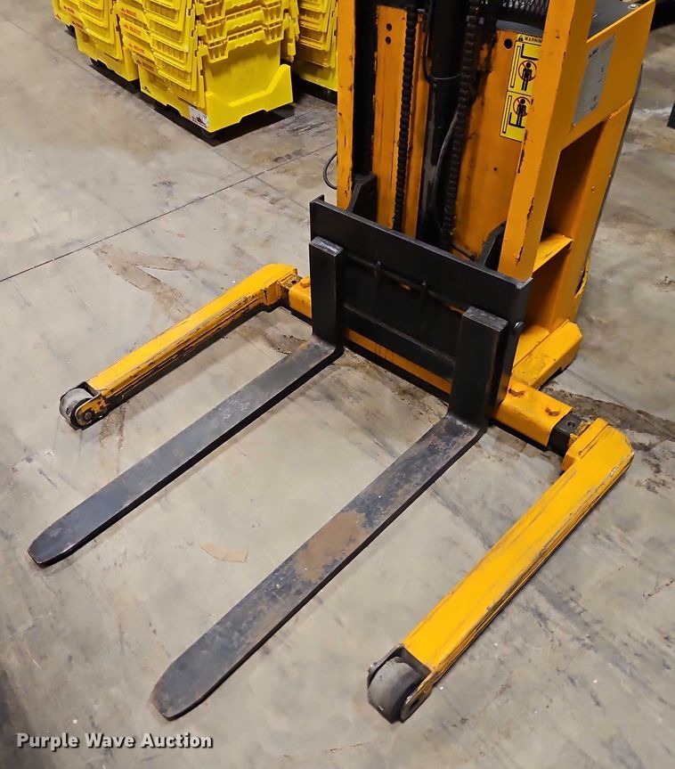 image for item EB8491 Big Joe PDI-24-A5 pallet jack