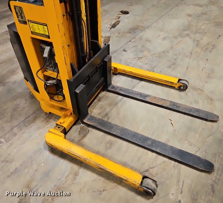 image for item EB8491 Big Joe PDI-24-A5 pallet jack