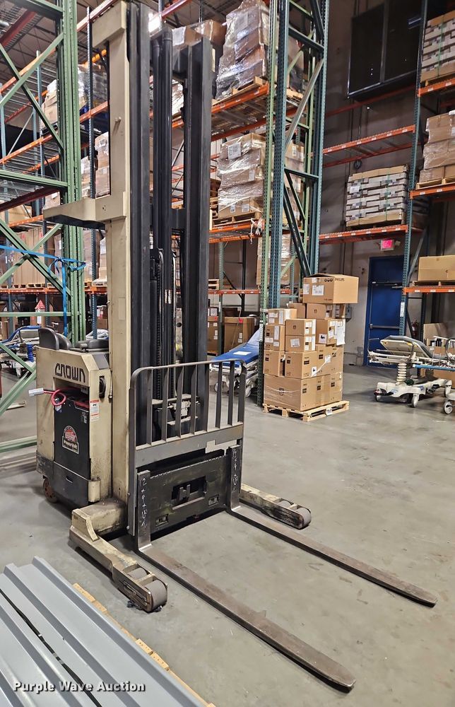 image for item EB8494 Crown RR3540-45 forklift
