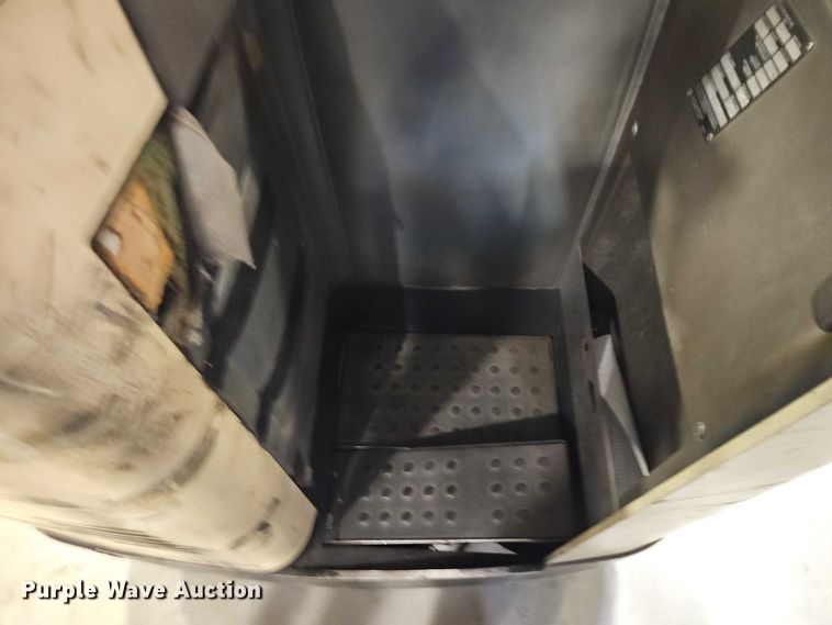 image for item EB8494 Crown RR3540-45 forklift