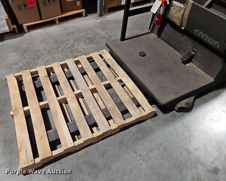 image for item EB8495 Crown SP3000 order picker