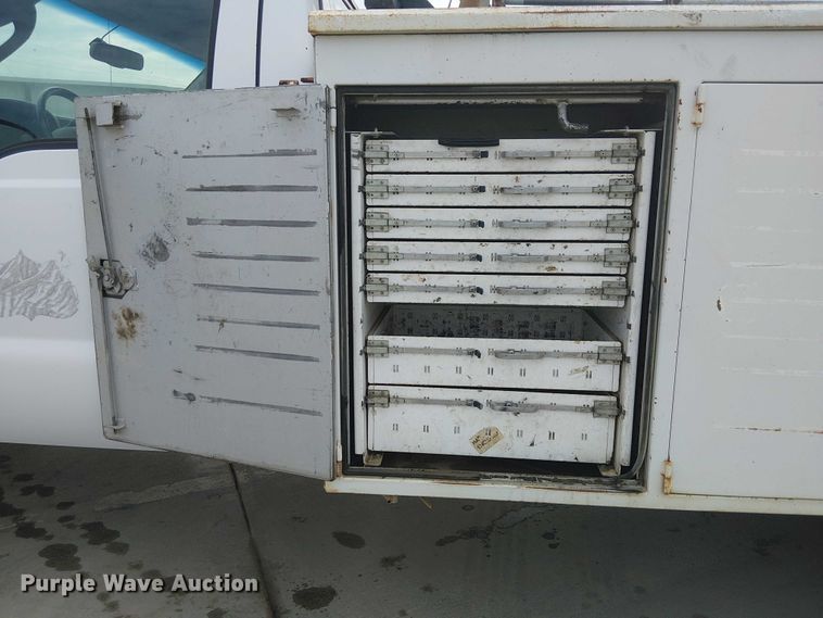 image for item EC1331 2006 Ford F450 Super Duty utility / service truck