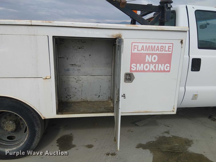 image for item EC1331 2006 Ford F450 Super Duty utility / service truck